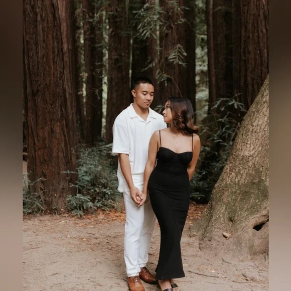 Elegant Black Evening Dress - Picture 4 of 8